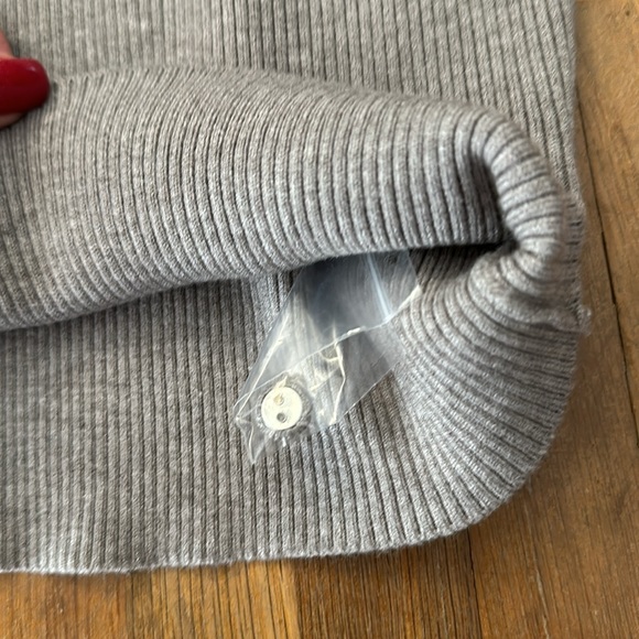 *last chance* NWT. Becul | crop, fitted, ribbed grey long sleeve sweater - Picture 12 of 16